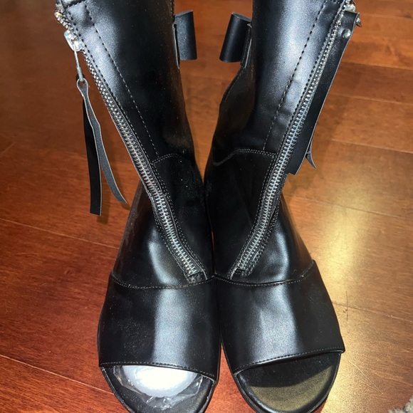 New Peep toe full leather booties - Picture 2 of 3